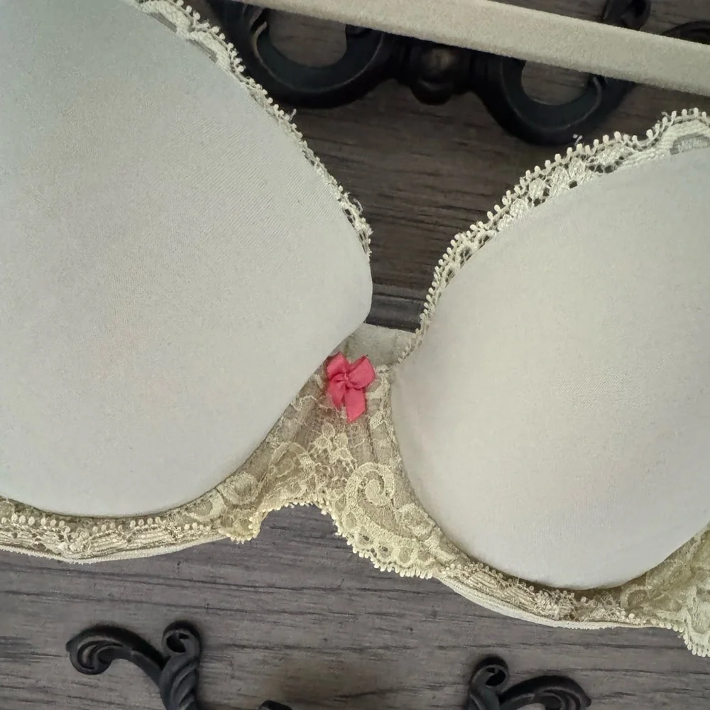 Victoria's Secret Dream Angels Demi Bra Yellow Lined Classic Coverage La… - Picture 3 of 7